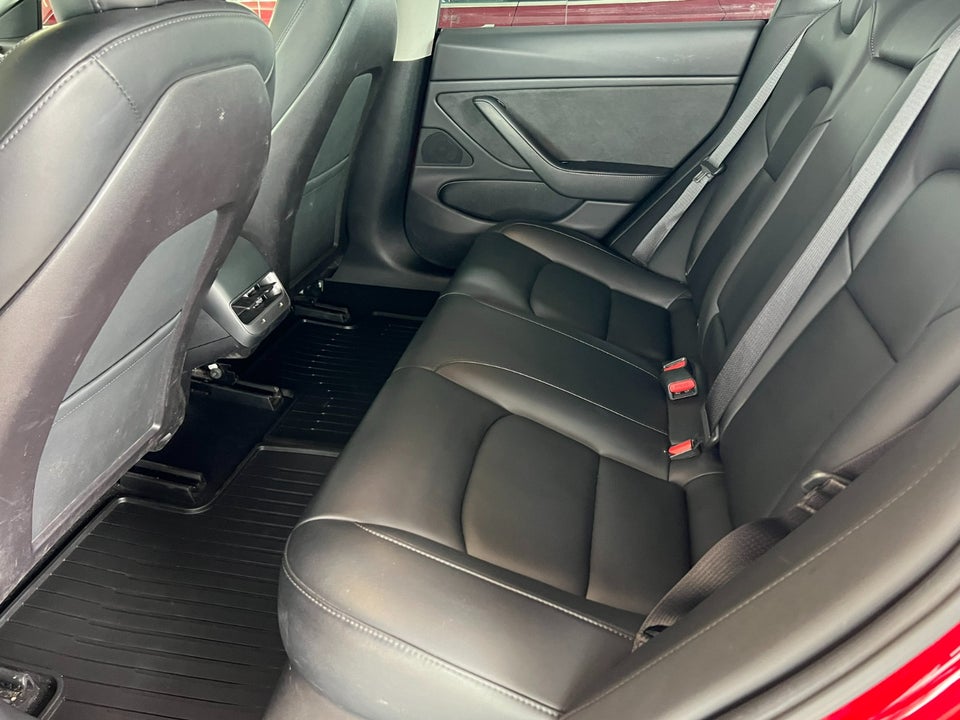 Tesla Model 3 Standard Range+ RWD 4d