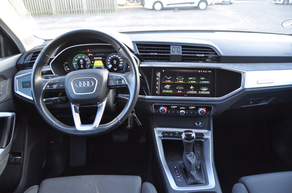 Audi Q3 45 TFSi e Attitude plus S-tr. 5d
