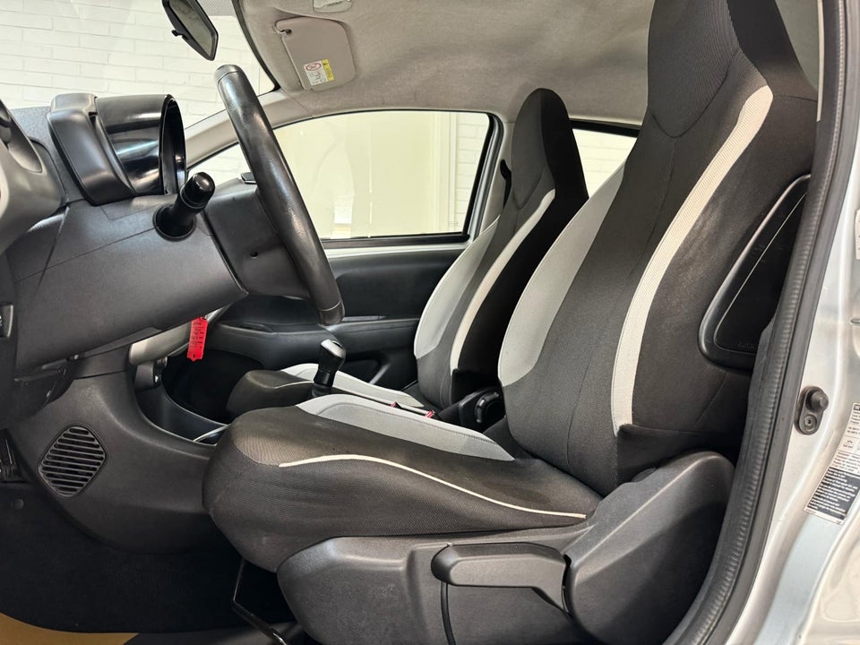 Toyota Aygo 1,0 VVT-i x-play 5d