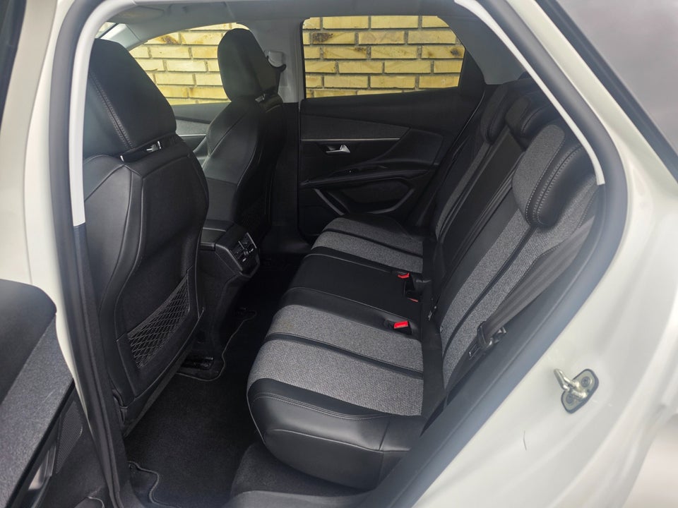 Peugeot 3008 1,5 BlueHDi 130 Allure EAT8 5d