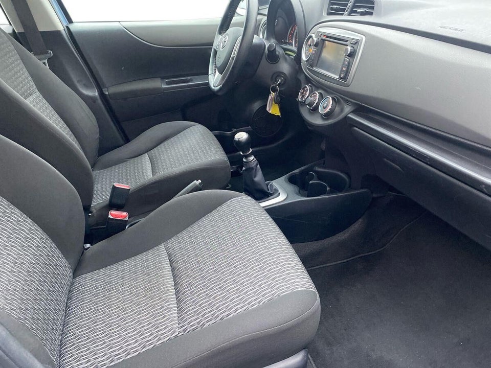 Toyota Yaris 1,3 VVT-i T2 5d