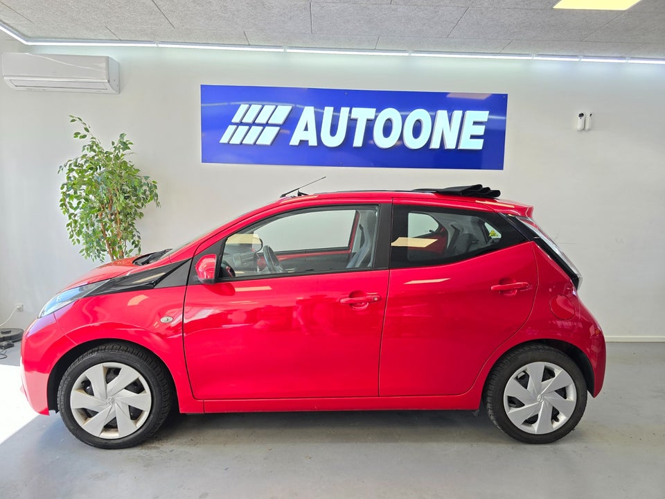 Toyota Aygo 1,0 VVT-i x-wave Sky 5d