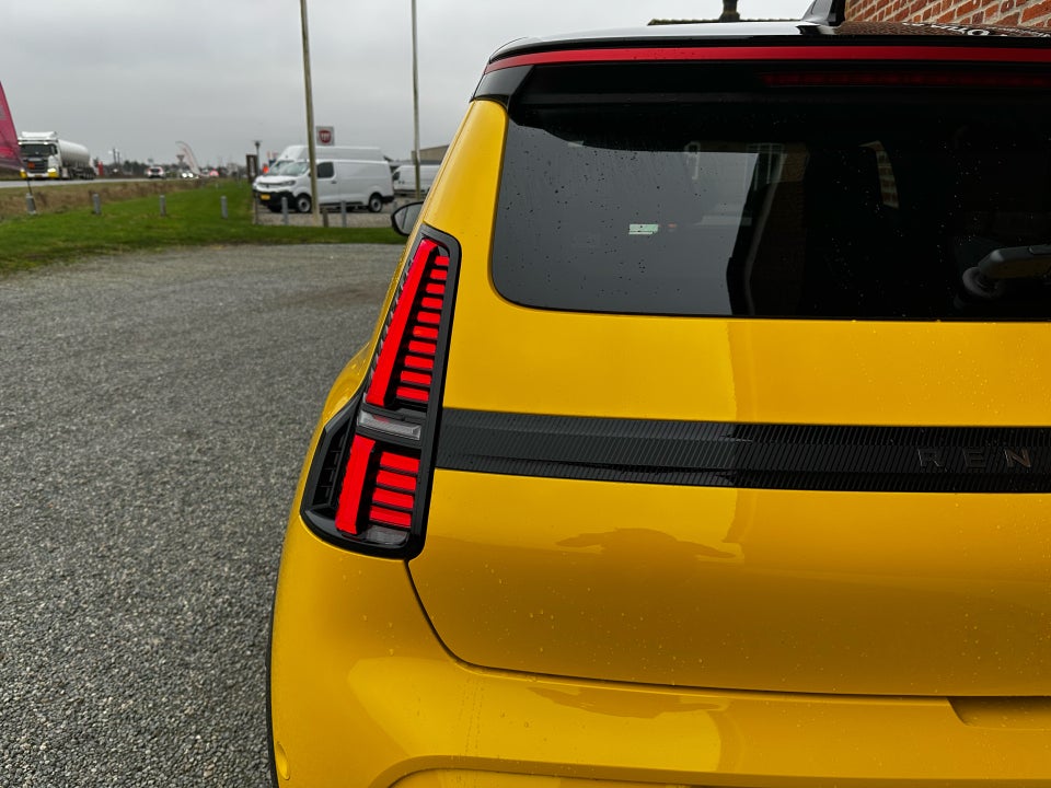 Renault 5 E-Tech 52 Iconic 5d