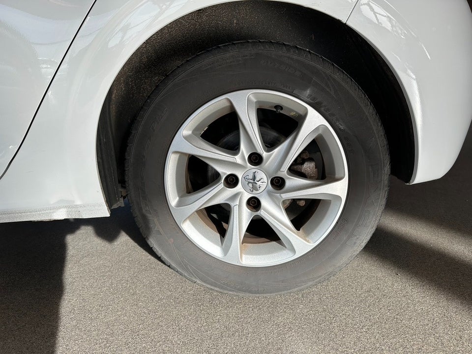 Peugeot 208 1,5 BlueHDi 100 Envy 5d