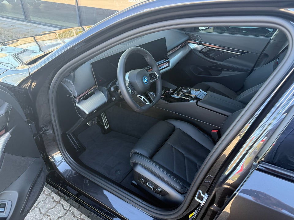 BMW i5 eDrive40 Fully Charged M-Sport 4d