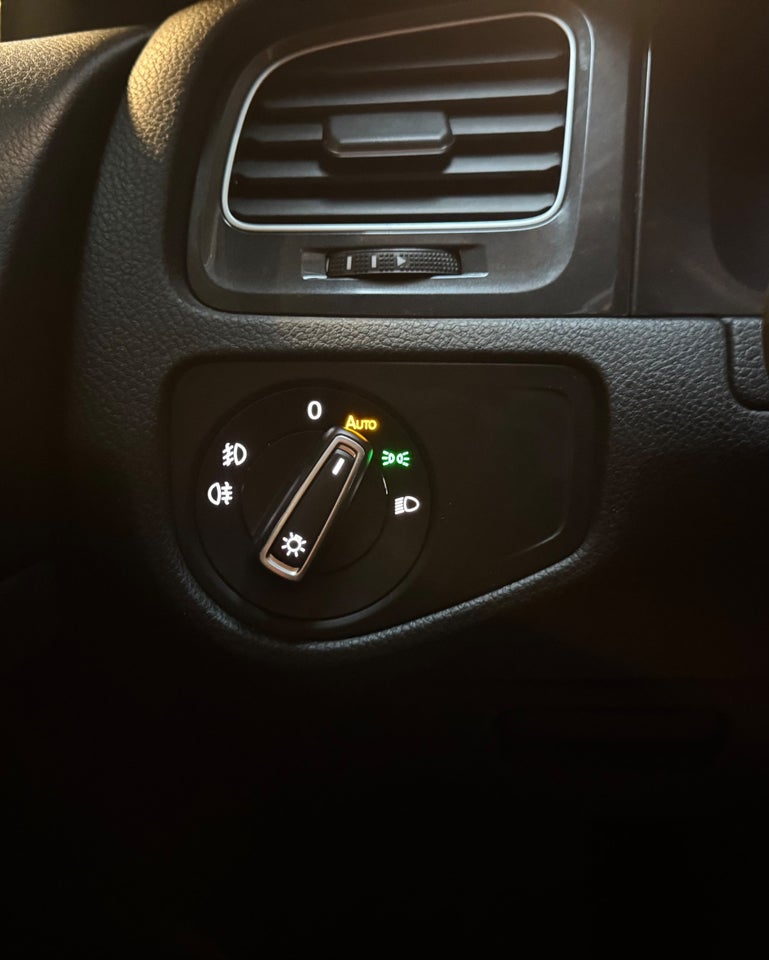 VW Golf VII 1,6 TDi 115 Comfortline Variant DSG 5d