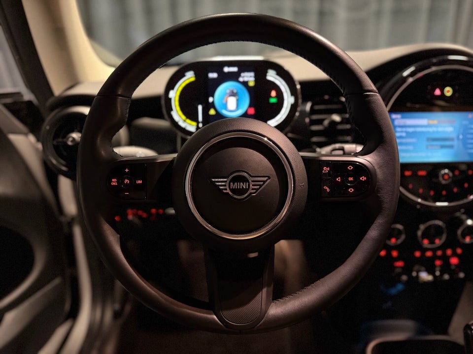 MINI Cooper SE Essential 3d