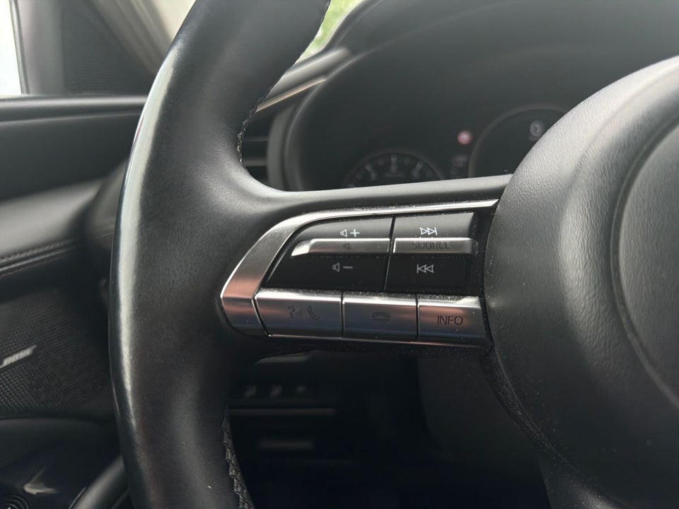 Mazda 3 2,0 SkyActiv-G 122 Cosmo aut. 4d