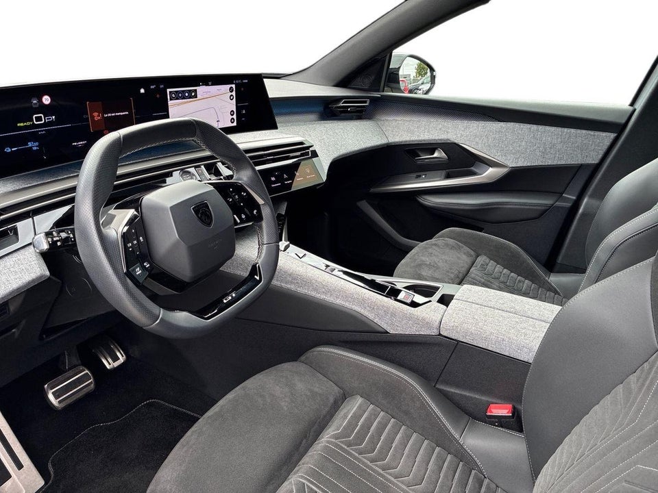 Peugeot e-3008 77 GT 5d
