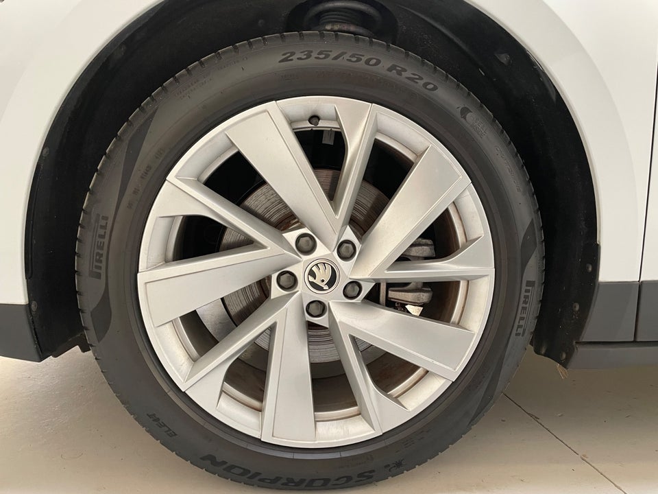 Skoda Enyaq 60 iV Loft 5d