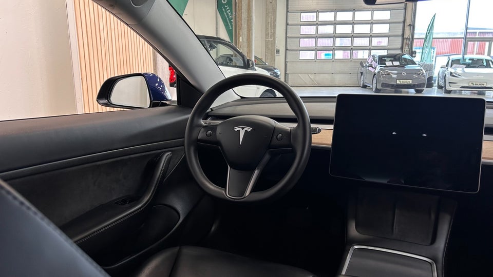 Tesla Model 3 Standard Range+ RWD 4d