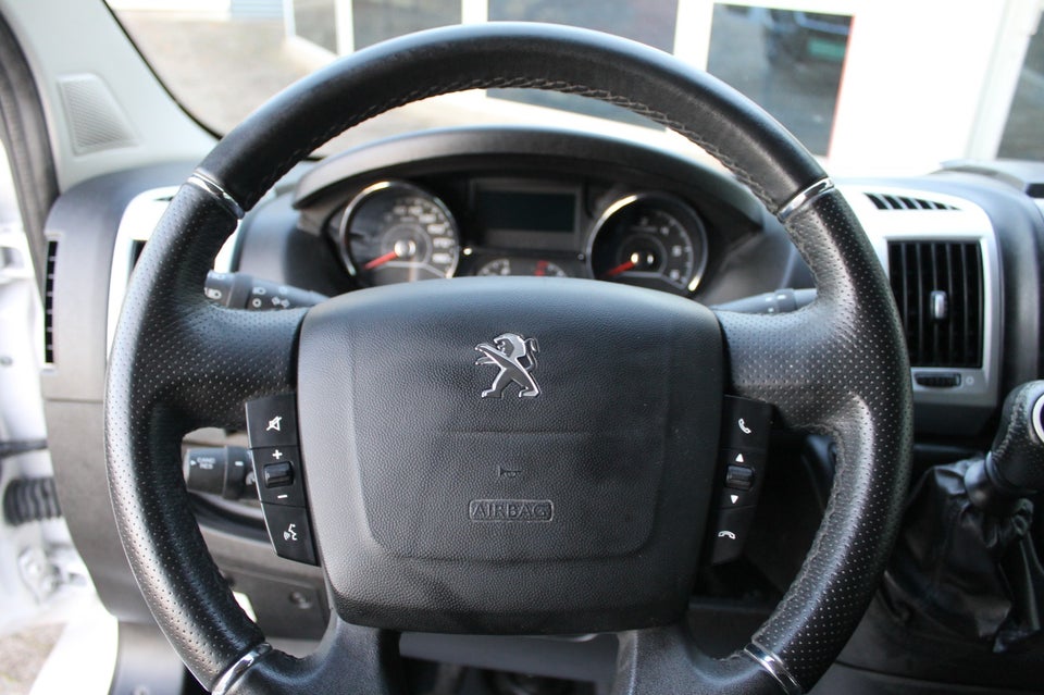 Peugeot Boxer 335 2,2 BlueHDi 165 L2H2 Premium