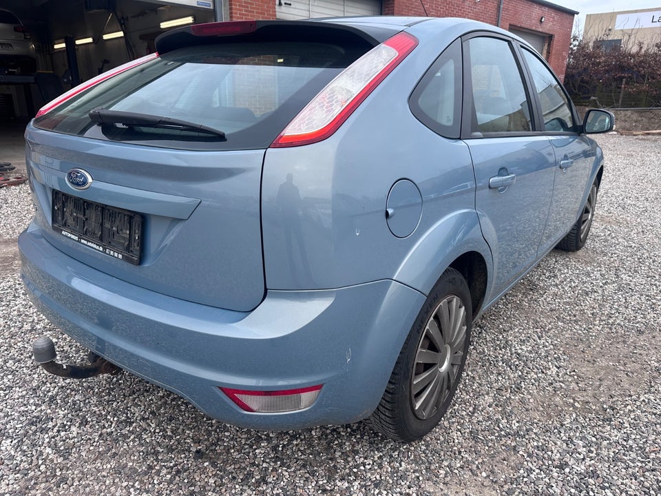 Ford Focus 1,6 Ghia 5d