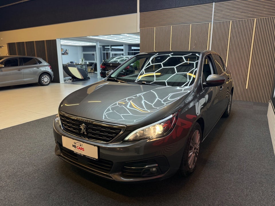 Peugeot 308 1,5 BlueHDi 130 Selection Sky 5d