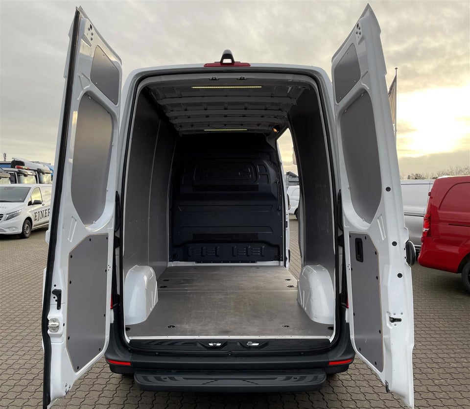 Mercedes Sprinter 215 2,0 CDi A2 Kassevogn aut. FWD