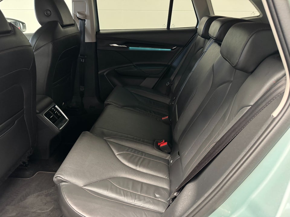 Skoda Enyaq 60 iV Suite 5d