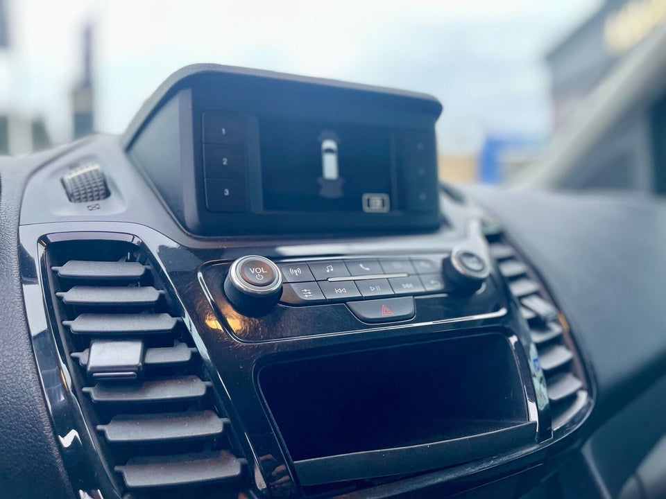 Ford Transit Connect 1,5 EcoBlue Limited kort