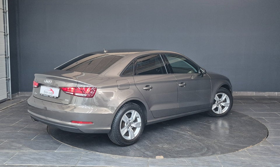 Audi A3 1,6 TDi 110 Ambiente S-tr. 4d