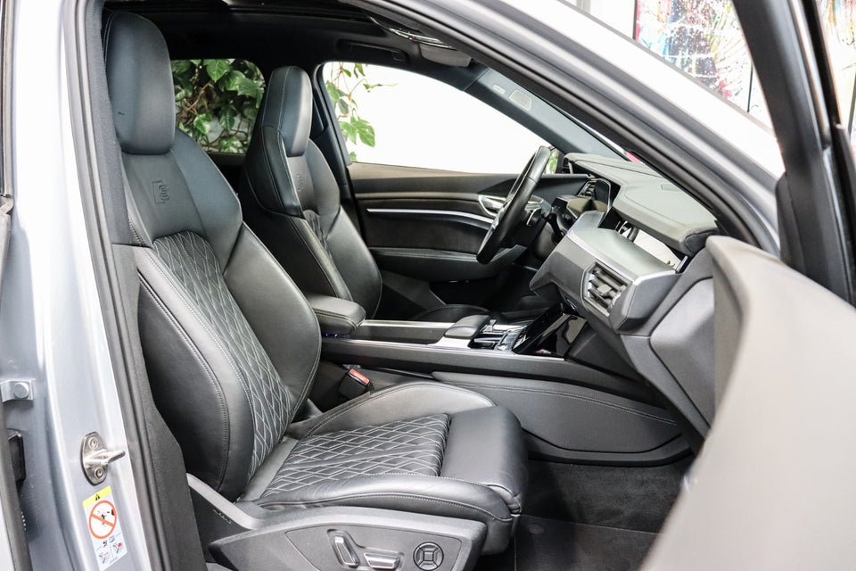 Audi e-tron 55 S-line quattro 5d