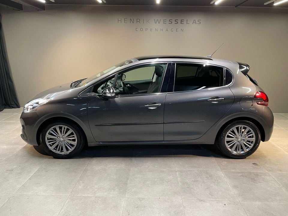 Peugeot 208 1,2 PureTech 82 Selection Sky 5d