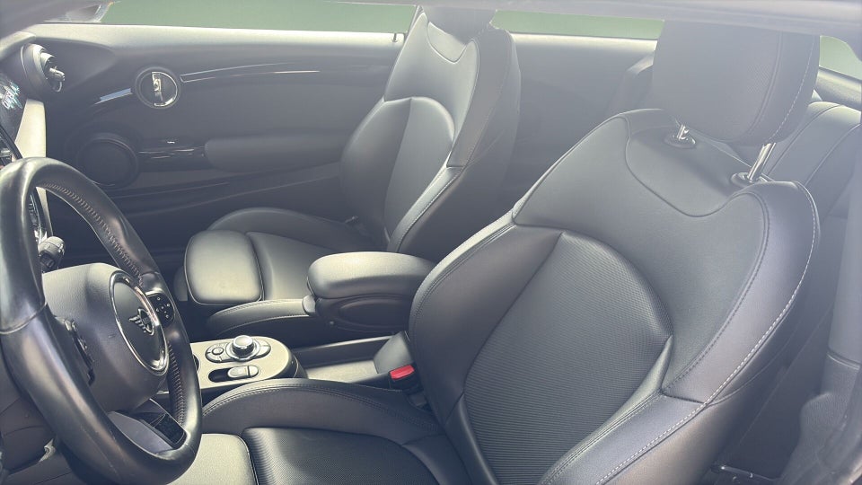 MINI Cooper SE Essential 3d