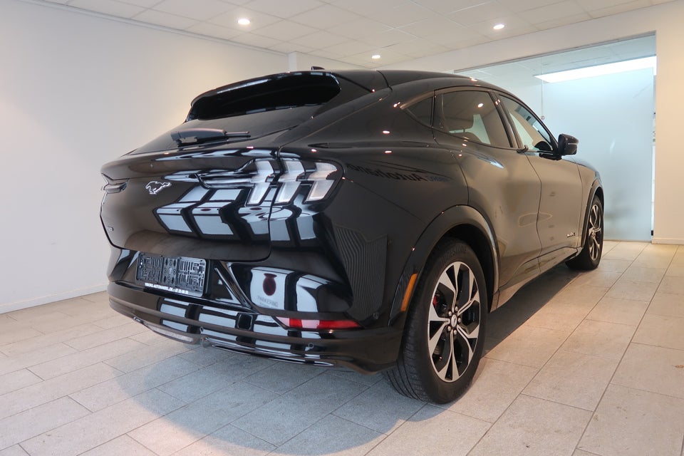 Ford Mustang Mach-E 98 Premium Extended Range AWD 5d