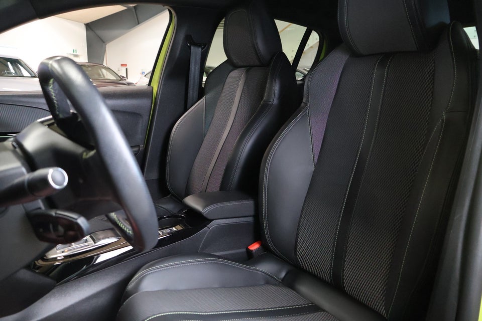 Peugeot e-208 54 GT 5d