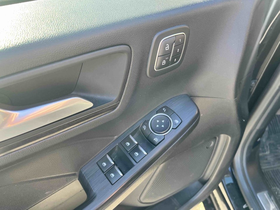 Ford Kuga 2,5 PHEV Vignale CVT 5d