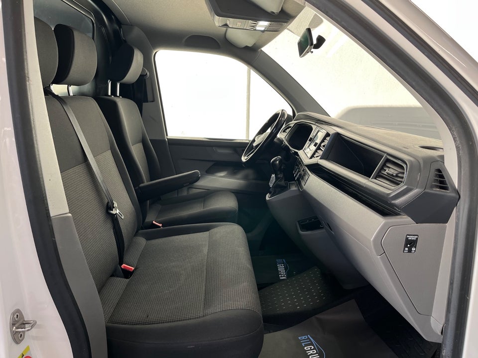 VW Transporter 2,0 TDi 150 Kassevogn DSG 4Motion kort