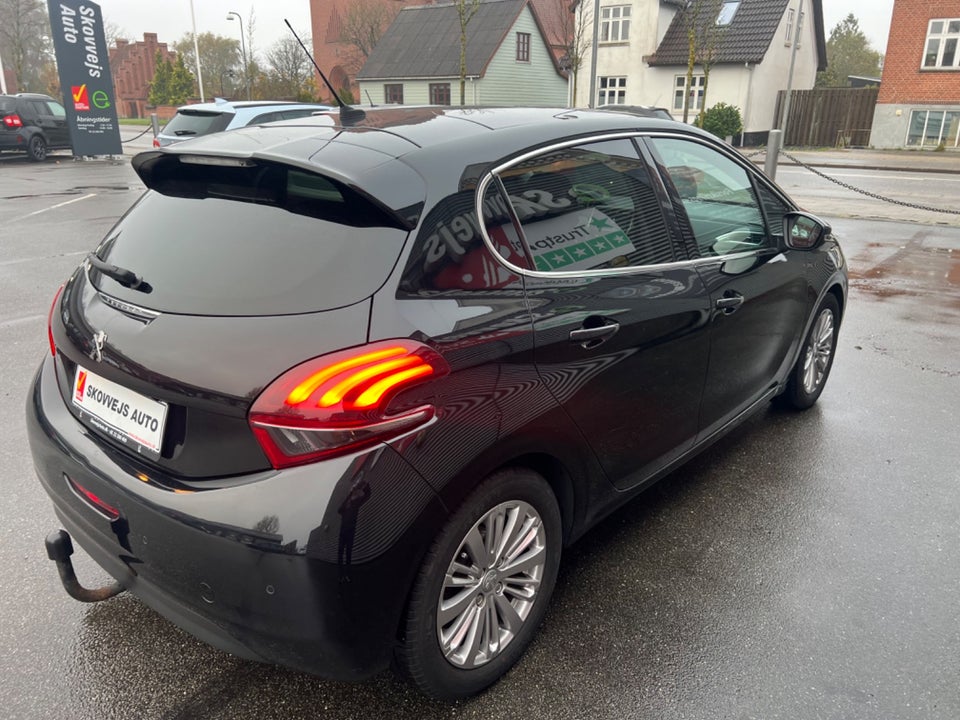 Peugeot 208 1,5 BlueHDi 100 Infinity Sky 5d