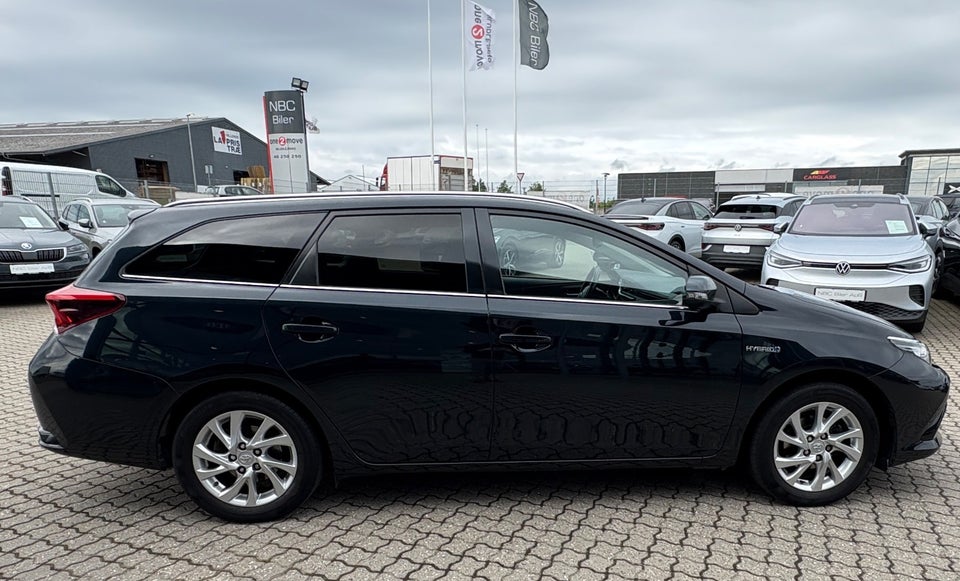 Toyota Auris 1,8 Hybrid H2 Comfort Touring Sports CVT 5d
