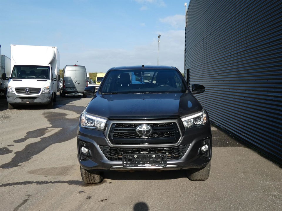 Toyota HiLux 2,4 D-4D Black Edition aut. 4x4 4d