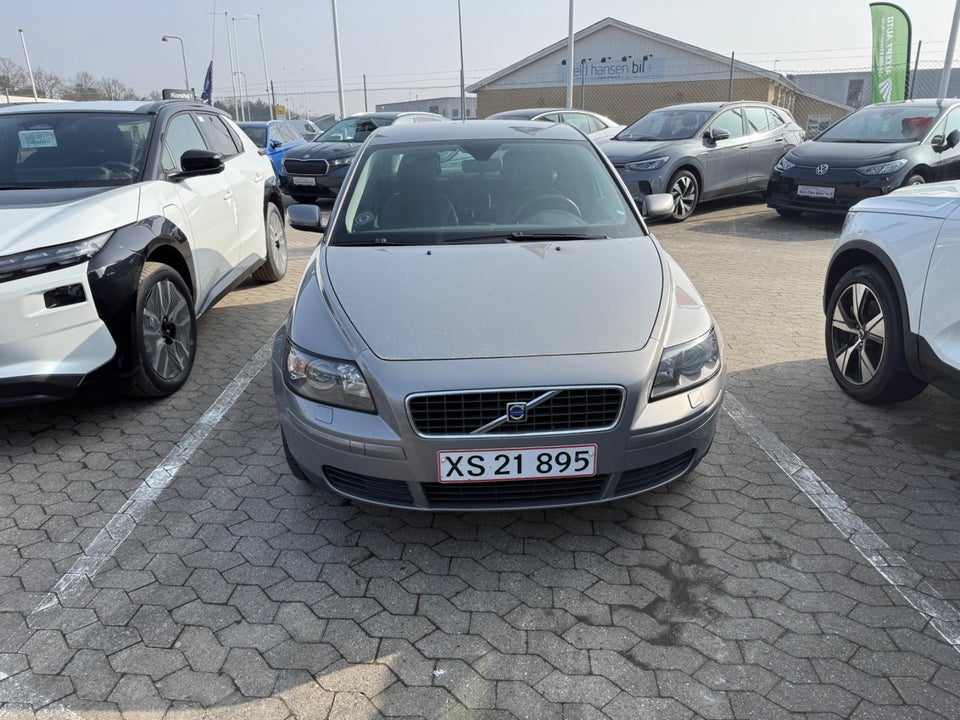 Volvo S40 1,6 Momentum 4d