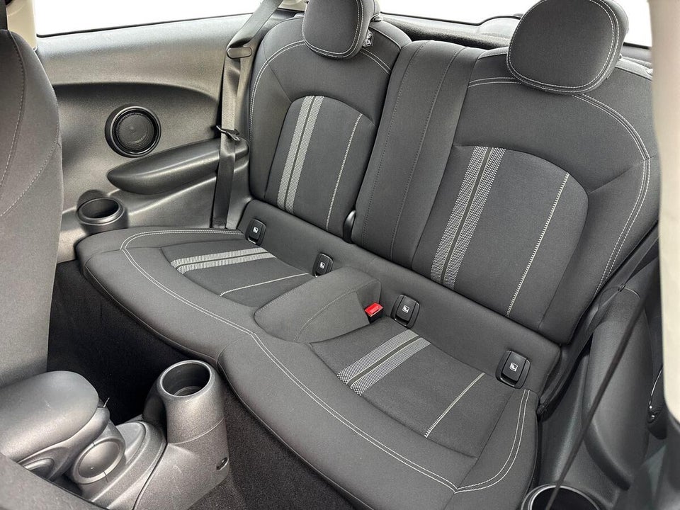 MINI Cooper SE Essential 3d