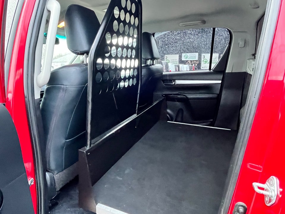 Toyota HiLux 2,4 D-4D 150 T2 Db.Kab 4x4 4d