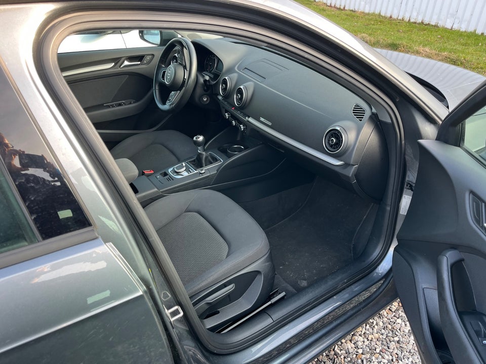 Audi A3 30 TFSi Sportback 5d