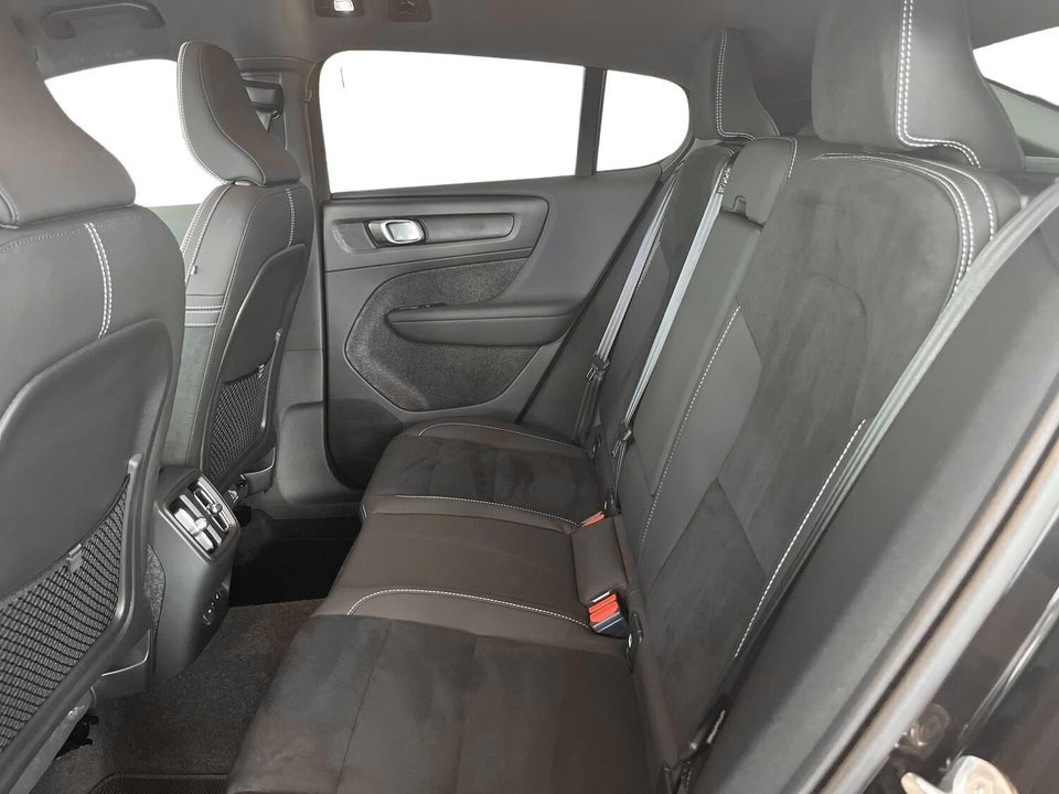 Volvo EC40 Extended Range Black Edition 5d