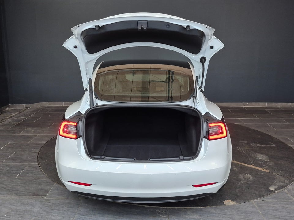 Tesla Model 3 Standard Range+ RWD 4d