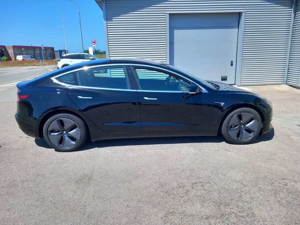 Tesla Model 3 Long Range AWD 4d
