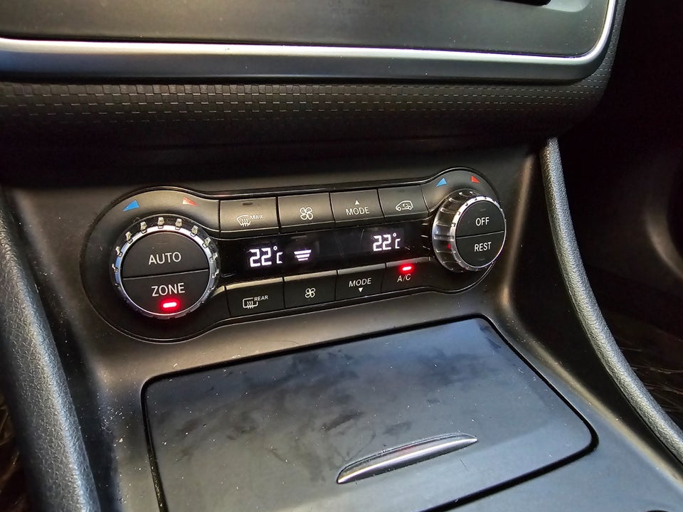 Mercedes A180 1,6 Urban aut. 5d