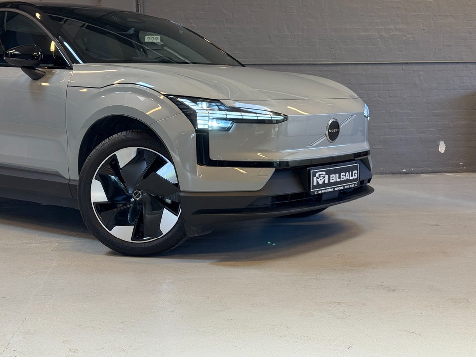 Volvo EX30 Extended Range Plus 5d