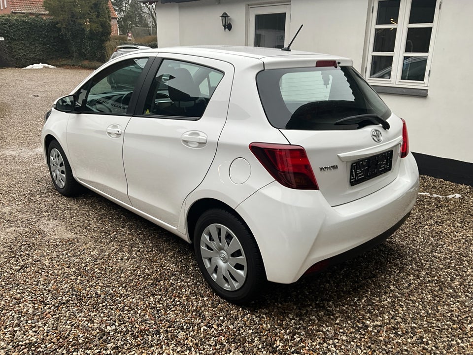 Toyota Yaris 1,0 VVT-i T2 5d
