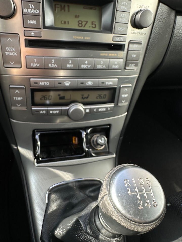 Toyota Avensis 2,0 D-4D Sol stc. 5d