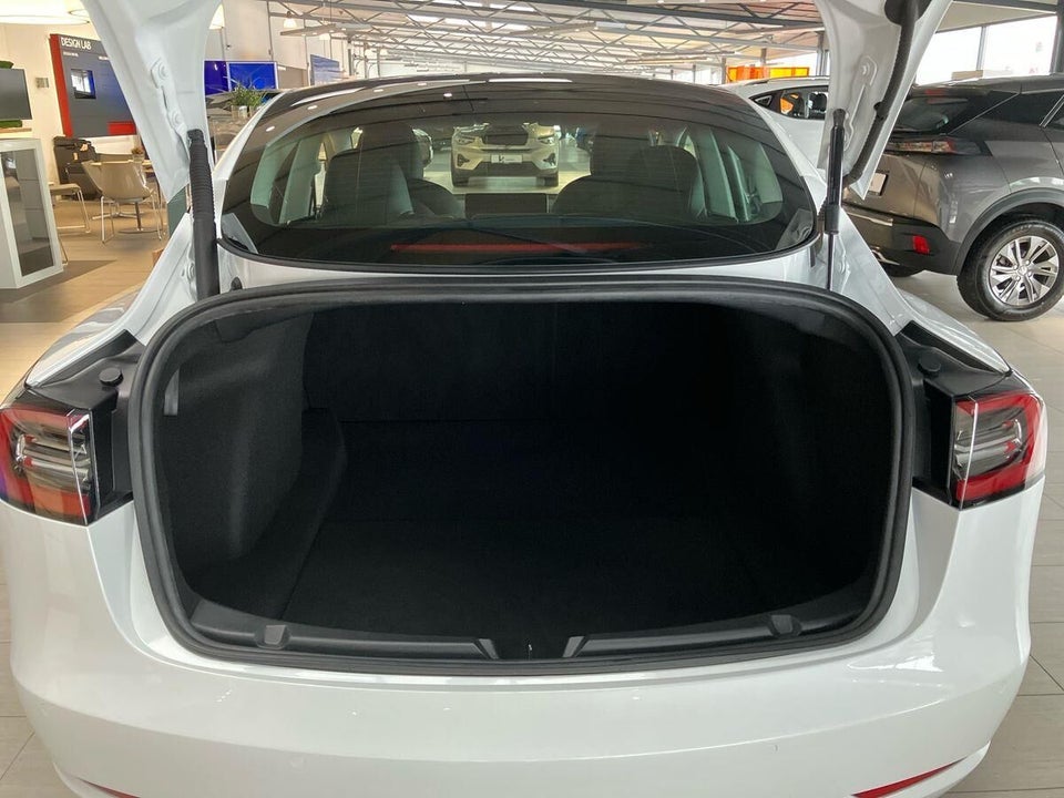 Tesla Model 3 Long Range AWD 4d