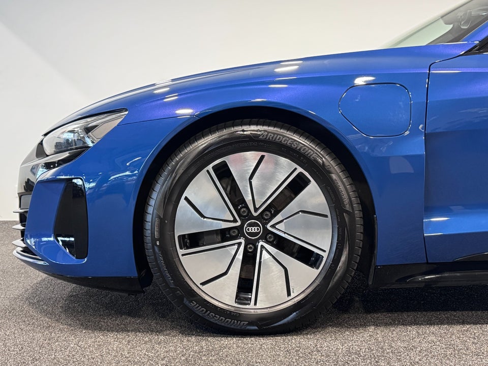 Audi e-tron GT quattro 4d