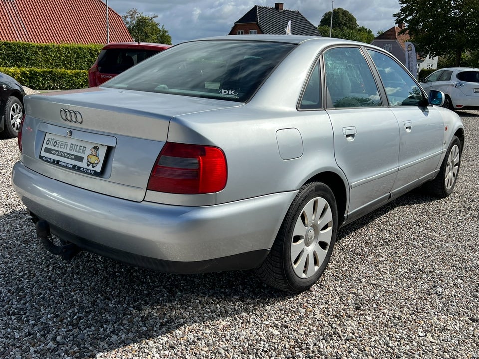 Audi A4 1,6  4d