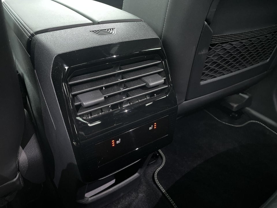 Peugeot e-3008 77 GT 5d