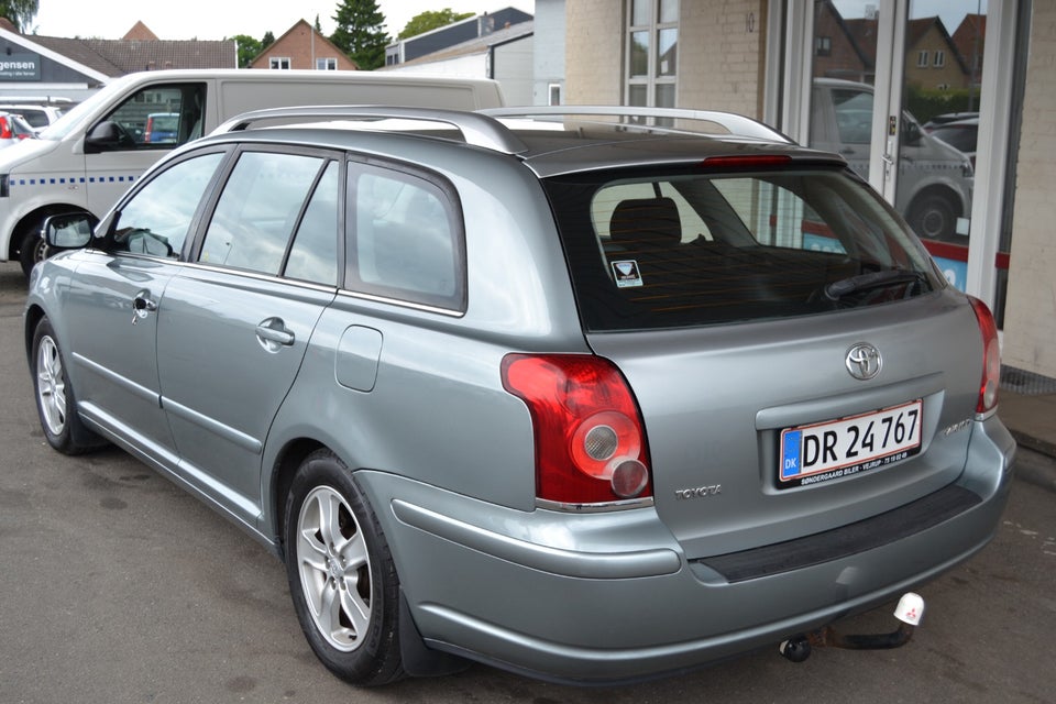 Toyota Avensis 2,0 VVT-i Executive stc. 5d
