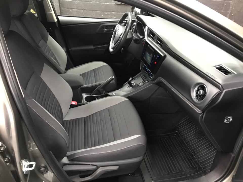 Toyota Auris 1,8 Hybrid H2 Style Touring Sports CVT 5d