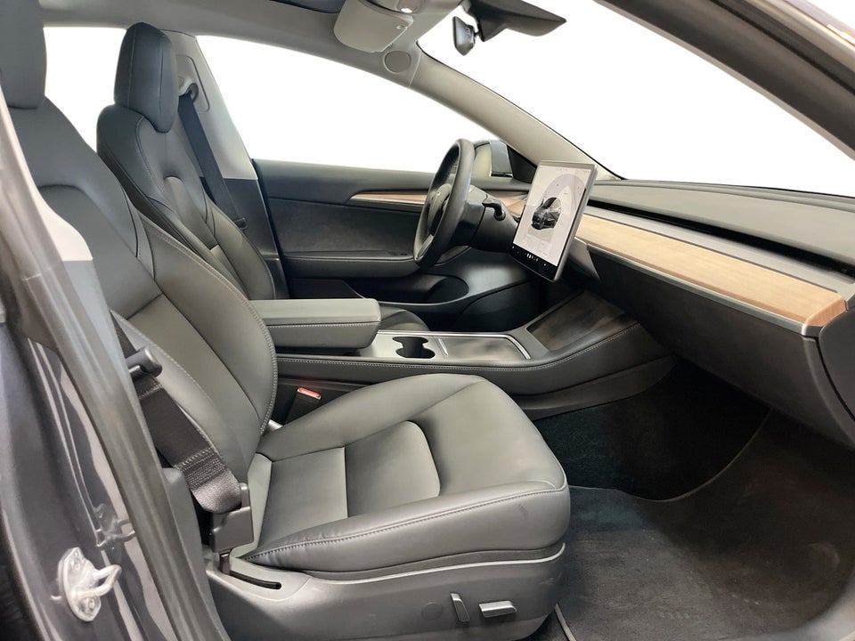 Tesla Model 3 RWD 4d